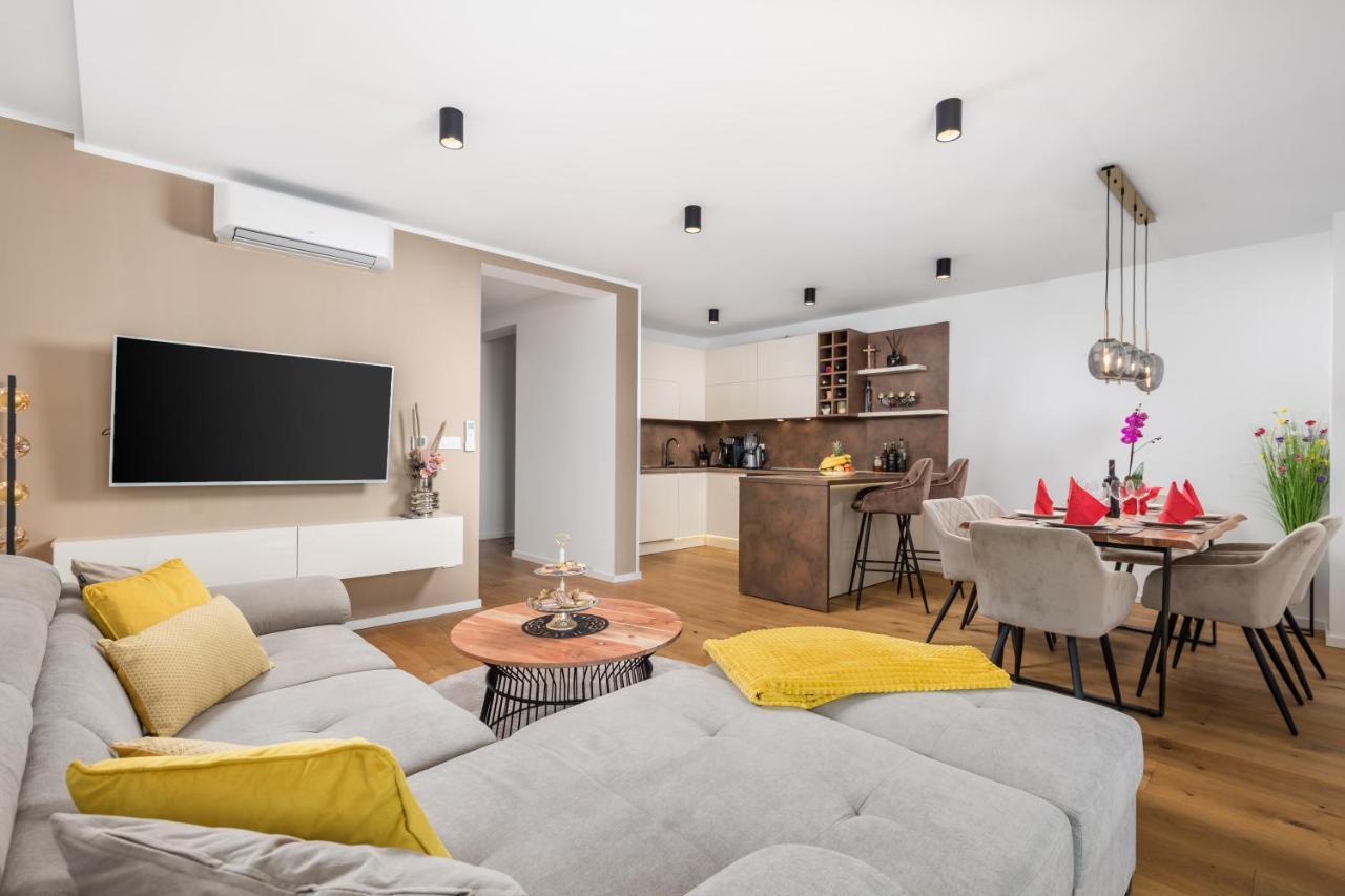 Apartment Top View With Balcony And Private Parking Rijeka Exterior foto